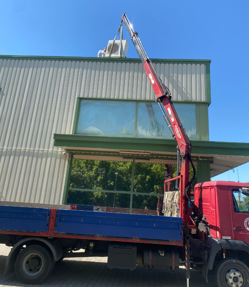 KCR teherautó önrakodós daru