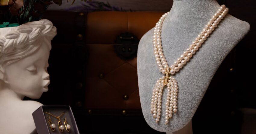 White & Black – tenyésztett gyöngy nyaklánc az örök elegancia szimbólumaként